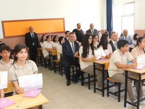 Mersin İ̇l Milli Eğitim Müdürü Koca, Öğrencilerin Karne Heyecanına Ortak Oldu