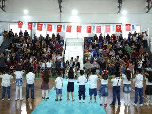 Başkan Akman Miniklerin Karne Sevincine Ortak Oldu