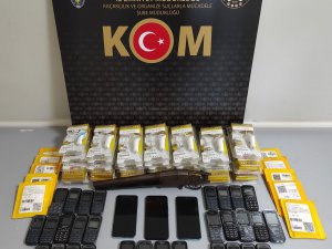 Samsun’da Kaçak Telefon Ve Aksesuarları Ele Geçirildi