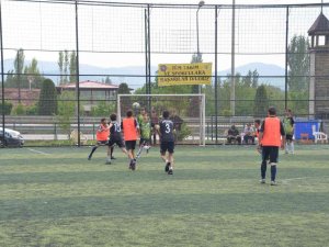 Gediz’de İlkokul Ve Ortaokullar Arası Halı Saha Turnuvası Sona Erdi