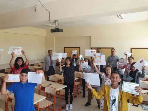 Tomarza’da Öğrencilerin Karne Heyecanı