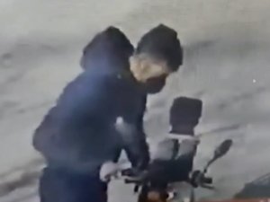 Elektrikli Bisiklet Hırsızını Taktığı Maske De Kurtaramadı
