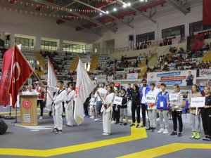 Yıldızlar Türkiye Tekvando Şampiyonası’nın Açılış Seremonisi Yapıldı