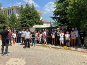 Dansöz Olayı Sonrası Açığa Alınan Müdüre Velilerden Destek