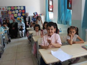 Kaymakam Ünal Ve Başkan Şahin Öğrencilerin Karne Heyecanına Ortak Oldular