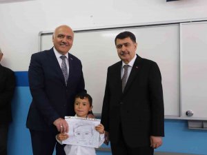 Ankara Valisi Şahin’den Karne Alan Öğrencilere Ziyaret