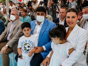 Ebru Yaşar Gülsever Ortaokulu’nda İlk Karne Sevinci