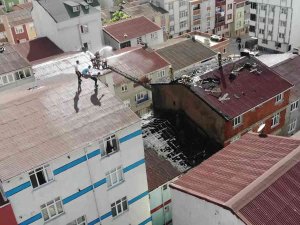 Arnavutköy’de 3 Katlı Binada Korkutan Yangın