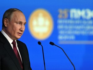Rusya Devlet Başkanı Putin: “Batı’nın Planı, Rus Ekonomisini Küstahça Yok Etmekti Ama İşe Yaramadı”