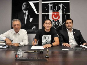 Beşiktaş, Genç Futbolcu Emirhan İ̇lkhan’ın Sözleşmesini Uzattı