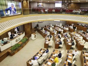 Büyükşehir Meclisi Öğrenci Yurtlarının Tahsisini İptal Etti