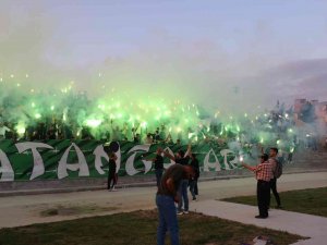 Sakaryaspor Taraftarı 57’nci Yaşı Coşkuyla Kutladı
