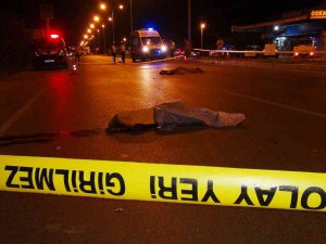 Mersin’de Motosiklet Kamyonun Altında Kaldı: 2 Ölü, 1 Ağır Yaralı