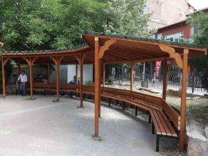Küçük Park’a Yeni Pergola