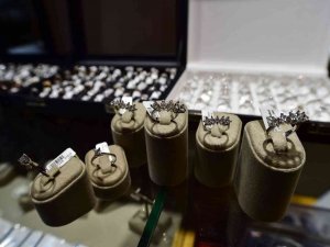 Evliliğe İlk Adım Tektaş Pırlantaların Fiyatı Katlandı