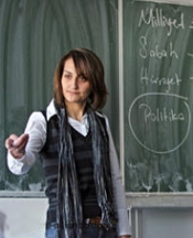 Kriz öğretmenleri de vurdu