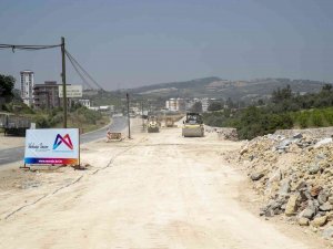Tarsus’ta Yol Çalışmaları Devam Ediyor