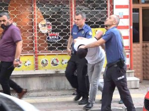 Üvey Annesini Darp Edip Kendini Eve Kilitleyen Genci Polis Gözaltına Aldı