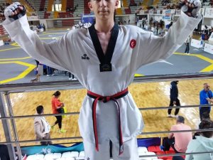 İ̇kinci Kez Kez Türkiye Taekwondo Şampiyonası’nda Birinci Oldu