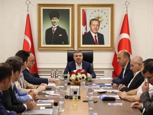 Mutluluğu Kurşun Sıkılmaması İçin Toplanıldı