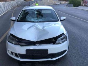 Kartal’da Yolun Karşısına Geçmeye Çalışan Kadına Araba Çarptı