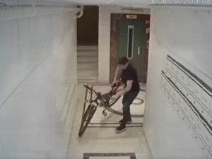 Beykoz’da Bisiklet Hırsızının Rahat Tavırları Pes Dedirtti