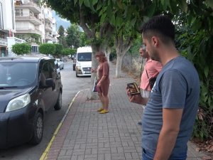 Aracın Kaputuna Giren Kediyi, Kedi Sesiyle Kurtardılar