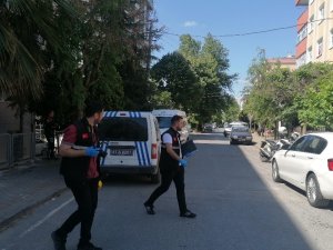 Evinde Silahla Vurulmuş Halde Bulundu