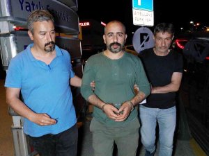 Sahte Polis 100 Bin Liralık Altın Ve Paralarla Kaçarken Otogarda Yakalandı