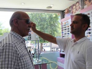 Uzman Optisyen Uyardı: "Sahte Güneş Gözlükleri Kalıcı Hastalıklara Neden Olabilir"