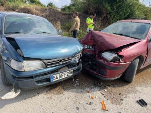 Çocuklarını Sınava Yetiştirmek İsterken Kaza Yaptılar: 6 Yaralı