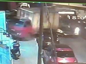 Eyüpsultan’da 17 Araca Çarpan İ̇ett Otobüsü Kamerada