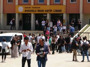 Yüksekova’da Yks Sınavın Birinci Oturumu Sona Erdi