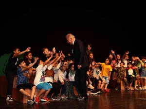 Başkan Amca’dan Çocuk Tiyatrosu Müjdesi