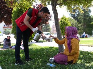 Yks’ye Giren Öğrencilere Ve Ailelerine İkram