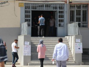 Sınava Yetişmek İçin Atlet Gibi Koştular