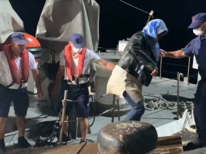 Türk Kara Sularına Geri İtilen 8 Göçmen Sahil Güvenlik Ekiplerince Kurtarıldı
