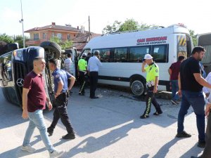 Erzincan’da İki Minibüs Çarpıştı: 7 Yaralı