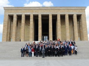 Dursun Özbek, Kurullarıyla Birlikte Anıtkabir’i Ziyaret Etti