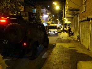 Diyarbakır’da Sokak Ortasında Silahlı Saldırı: 2 Yaralı
