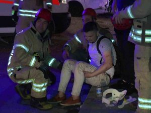 Kadıköy’de Otomobil Otobüs Durağına Daldı: 1’i Ağır 5 Yaralı