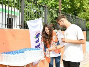 Mustafakemalpaşa Belediyesi Öğrencilere Su Dağıttı