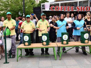 Temizlik Aletlerinden Enstrümanlarla Müzik Yaptılar