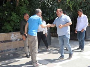 Yks Sınavına Girecek Öğrencilere Bizzat Yardımcı Oldu