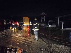 Sel Nedeniyle Kapanan Ankara-afyonkarahisar Karayolu 3 Saatte Açılabildi
