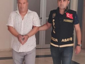 İ̇landa Gördüğü Cep Telefonunu Eşine Gösterme Bahanesiyle Alıp Ortadan Kayboldu