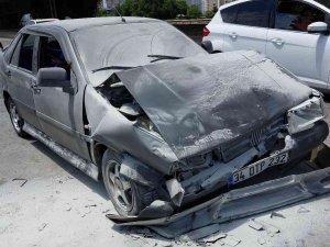 Otomobil Kırmızı Işıkta Bekleyen Araca Çarptı: 1 Yaralı