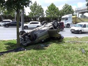 Sultangazide Ehliyetsiz Kadın Sürücü Kaza Yaptı: 1 Yaralı
