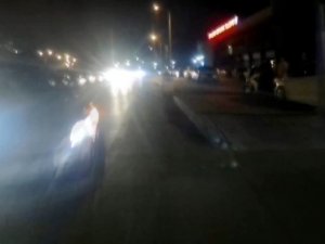 Bisikletliyle Giderken Otomobil Çarptı: O An Kamerada