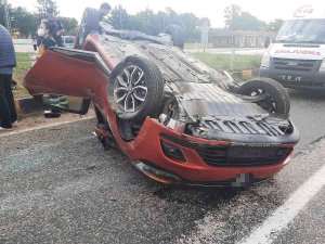 Takla Atan Otomobildeki 4 Kişi Yaralandı